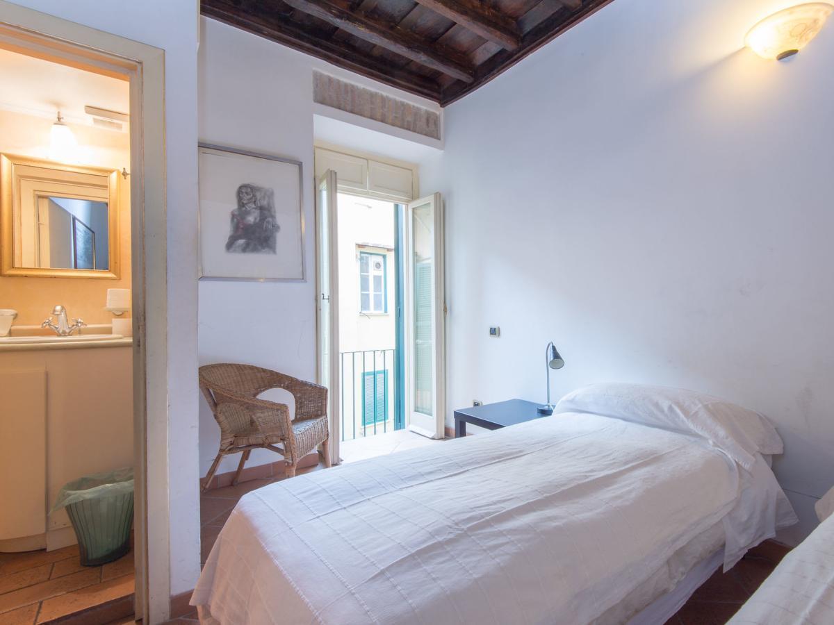 Trevi Fountain Villa Rome Room photo
